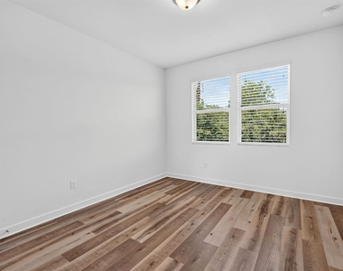 1404 Limelight Ln - Photo Thumbnail 12