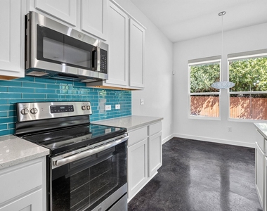 1404 Limelight Ln - Photo Thumbnail 9
