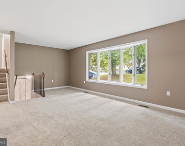 3989 Robin Hood Way - Photo Thumbnail 11