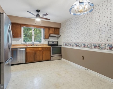 3989 Robin Hood Way - Photo Thumbnail 17