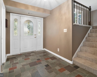 3989 Robin Hood Way - Photo Thumbnail 4