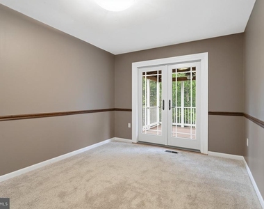 3989 Robin Hood Way - Photo Thumbnail 13