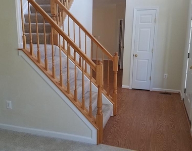 212 Patriots Way - Photo Thumbnail 5