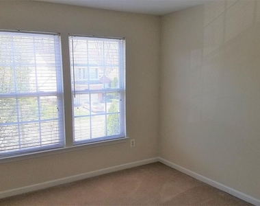 212 Patriots Way - Photo Thumbnail 23