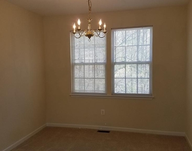 212 Patriots Way - Photo Thumbnail 8