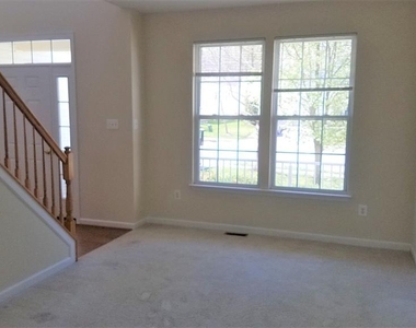 212 Patriots Way - Photo Thumbnail 7