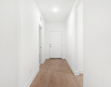 301 Celeste Way - Photo Thumbnail 5