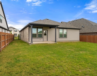 301 Celeste Way - Photo Thumbnail 30