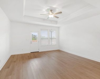 301 Celeste Way - Photo Thumbnail 13