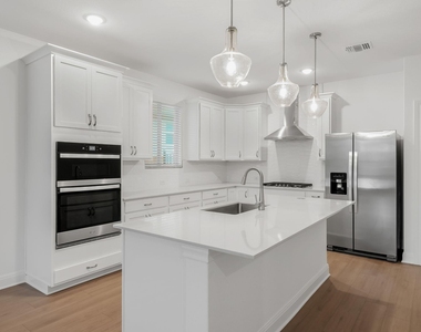 301 Celeste Way - Photo Thumbnail 8