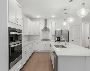 301 Celeste Way - Photo Thumbnail 9