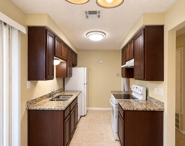 7702 Northcrest Blvd - Photo Thumbnail 5