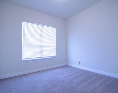 3750 E Palm Valley Blvd - Photo Thumbnail 27
