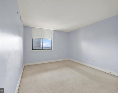 414 Water Street - Photo Thumbnail 10