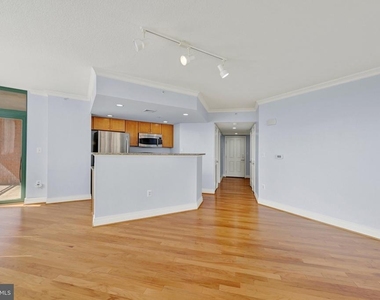 414 Water Street - Photo Thumbnail 3