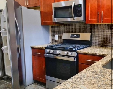 2225 Brookfield Avenue - Photo Thumbnail 4