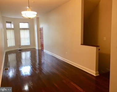 2225 Brookfield Avenue - Photo Thumbnail 1