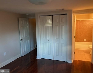 2225 Brookfield Avenue - Photo Thumbnail 11