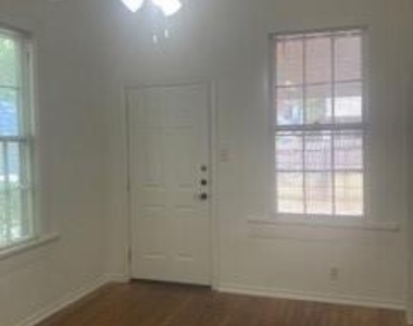 2811 Salado St - Photo Thumbnail 2