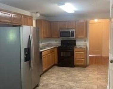 2811 Salado St - Photo Thumbnail 5
