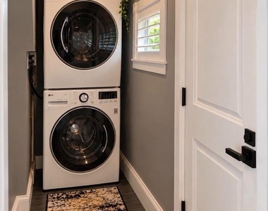 2558 W Baltimore Street - Photo Thumbnail 4