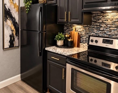 2558 W Baltimore Street - Photo Thumbnail 3