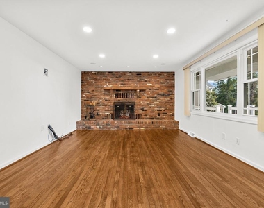 7718 Suitt Drive - Photo Thumbnail 3