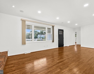 7718 Suitt Drive - Photo Thumbnail 5