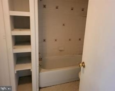 1934 W 9th Street - Photo Thumbnail 9