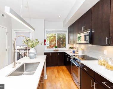1034 Otis Street Ne - Photo Thumbnail 10