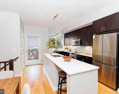 1034 Otis Street Ne - Photo Thumbnail 8