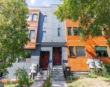 1034 Otis Street Ne - Photo Thumbnail 2