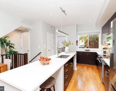 1034 Otis Street Ne - Photo Thumbnail 11