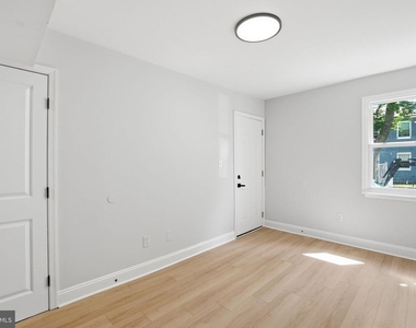 1250 Queen Street Ne - Photo Thumbnail 10
