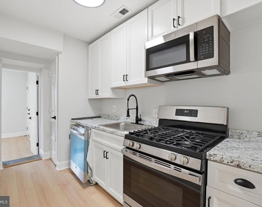 1250 Queen Street Ne - Photo Thumbnail 4