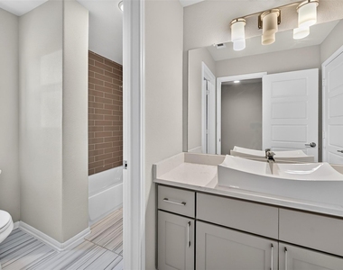 2400 Sunset Vista Cir - Photo Thumbnail 36
