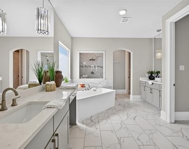 2400 Sunset Vista Cir - Photo Thumbnail 25