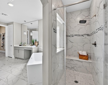 2400 Sunset Vista Cir - Photo Thumbnail 27