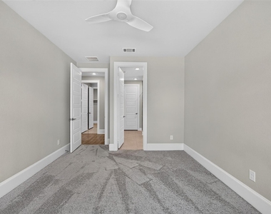 2400 Sunset Vista Cir - Photo Thumbnail 34