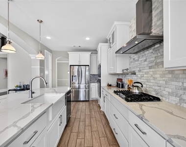 2400 Sunset Vista Cir - Photo Thumbnail 19