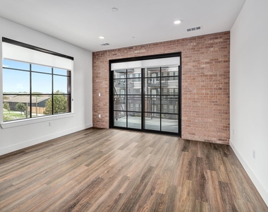 4315 S Congress Ave - Photo Thumbnail 2