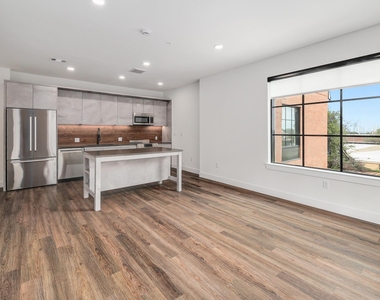 4315 S Congress Ave - Photo Thumbnail 3