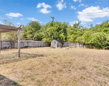 3209 Windfield Dr - Photo Thumbnail 13