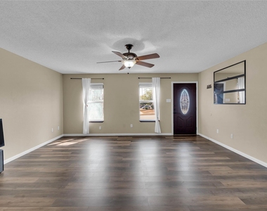 3209 Windfield Dr - Photo Thumbnail 2