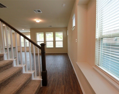 3651 Sandy Brook Dr - Photo Thumbnail 2