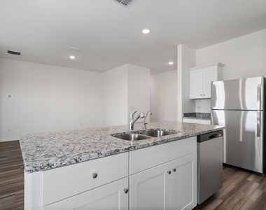 105 Bridgeview Dr - Photo Thumbnail 7
