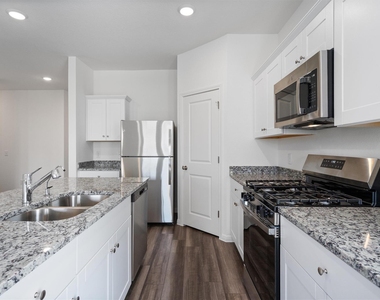 105 Bridgeview Dr - Photo Thumbnail 6
