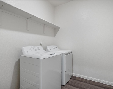 105 Bridgeview Dr - Photo Thumbnail 21