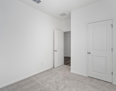 105 Bridgeview Dr - Photo Thumbnail 18