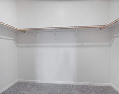 105 Bridgeview Dr - Photo Thumbnail 14
